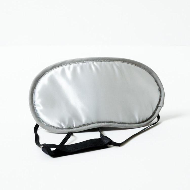 A travel-ready and rejuvenating eye mask blended with Binchotan charcoal.